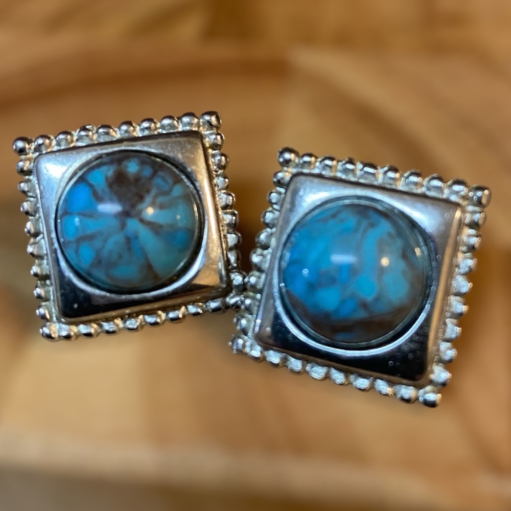 * silver tone earrings blue marble stone scalloped edges south western 1” square